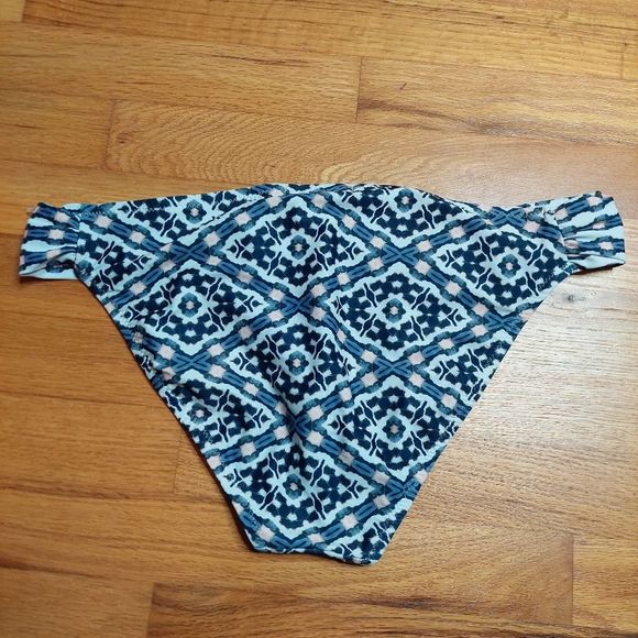 Jessica Simpson Geometric Black White Blue Pink Bikini Swim Bottom Large NWOT - Picture 6 of 6